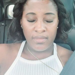 Meet your Posher, Gladys sael